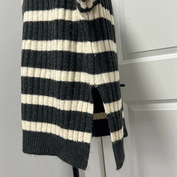 H&M rib-knit turtleneck black/striped oversized long sleeve sweater size medium - Picture 6 of 10